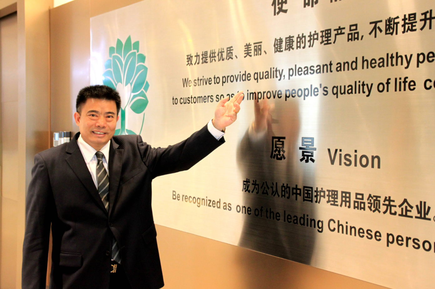 邓锦明：不惑之年进军新领域创下大事业